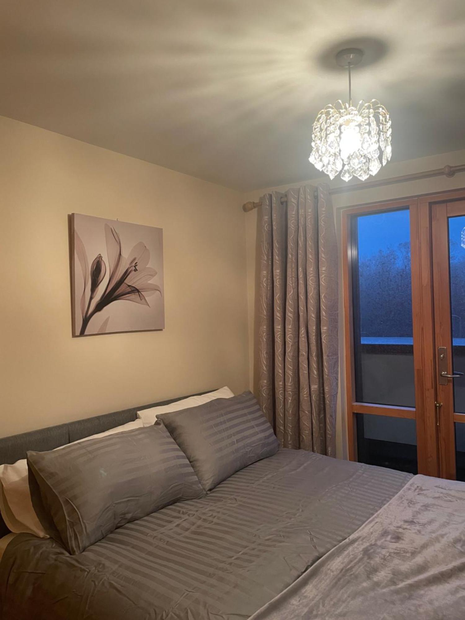 Courthouse View Penthouse 2 Apartment คลิฟเดน ภายนอก รูปภาพ